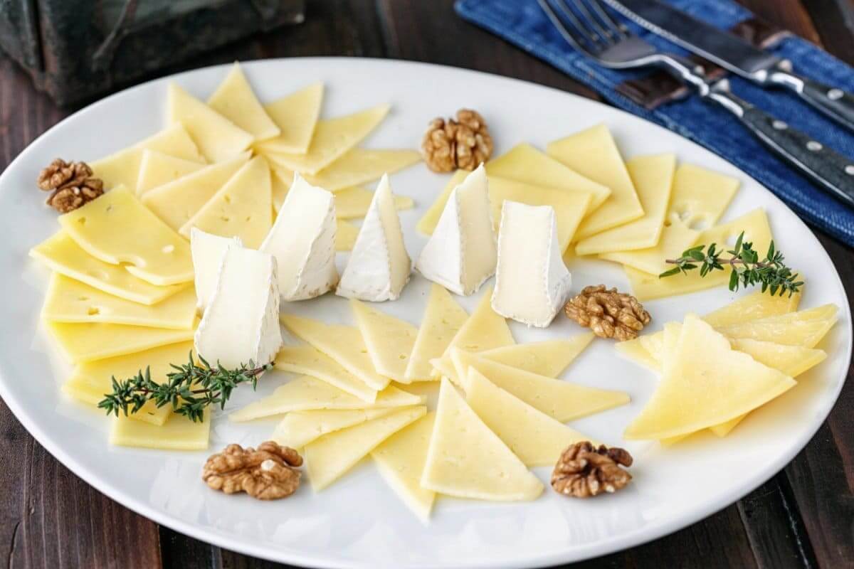 нарезка сыра