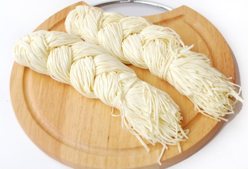 чем тоньше нити, тем качественнее продукт косичка белая